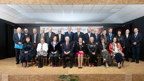 Foto de familia dos membros do pleno da Academia.