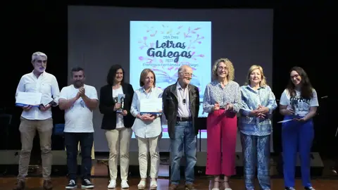 Premiados, concelleiro, alcaldesa, presidenta de Banastra e Silverio Rivas.