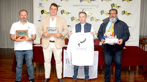 El presidente de la entidad boucense, Miguel Pereira, acompañado del CEO de Tojamar, Iván Prieto; del presidente de la Real Federación Gallega de Vela, Manuel Villaverde; y del Vicecomodoro, Alfonso Rodríguez.