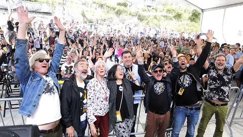 El conselleiro de Cultura visita la cita de O Porriño que celebra hoy su última jornada después de medio centenar de estrenos y actuaciones musicales.