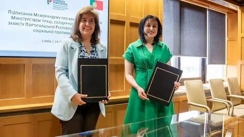 Ministra do Trabalho, Solidariedade e Segurança Social, Ana Mendes Godinho, assina memorando de entendimento na área da política social com Ministra da Política Social da Ucrânia, Oksana Zholnovych, Porto.