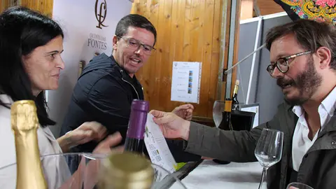 Paulo Mendanha, Quinta das Fontes coa súa dona recolle o diploma de mans do alcalde, Vasco Ferrás.