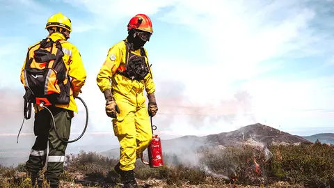 Entre 100 e 120 elementos da Proteção Civil, da Força Especial da Proteção Civil, bombeiros, Unidade de Emergência de Proteção e Socorro da GNR, INEM e sapadores bombeiros florestais, vão para o Canadá combater os mais dos 400 incêndios ativos.