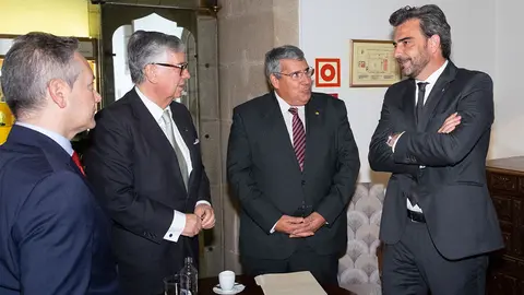 O vicepresidente segundo e conselleiro de Presidencia, Xustiza e Deportes, Diego Calvo, asistirá ao almorzo-coloquio organizado pola Confederación de Empresarios de Galicia (CEG) entre o presidente da Comisión de Coordinación e Desenvolvemento Rexional do Norte de Portugal (CCDR-N), Antonio Cunha e unha representación do tecido empresarial galego. 

foto xoán crespo

