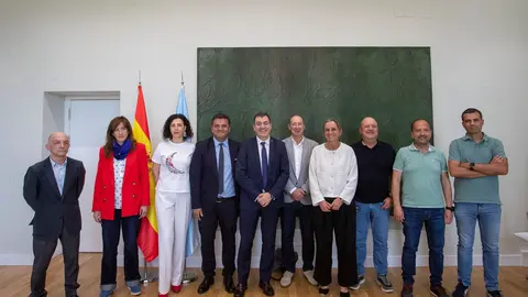 Convenio para a recolocación do profesorado con organizacións empresariais e sindicatos de docencia concertada.