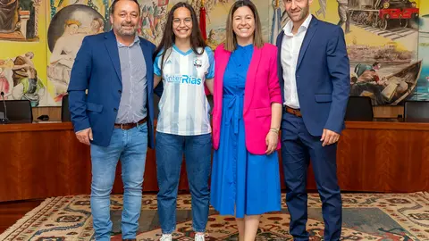 O primeiro tenente de alcalde, Ernesto Groba e o concelleiro de Deportes, Edgar Martínez e a alcaldesa, Marta Valcárcel.