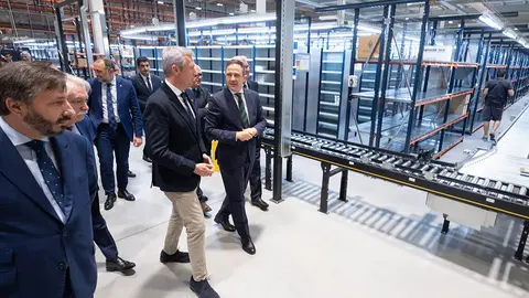 El presidente del Ejecutivo gallego participó en la inauguración de las nuevas instalaciones de la empresa Cofares en la Cidade do Transporte de San Cibrao das Viñas (Ourense).