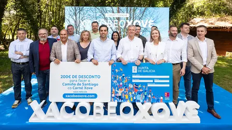 El presidente de la Xunta participó en la presentación de esta iniciativa en Sigüeiro (Oroso), acompañado de la conselleira de Política Social e Xuventude.