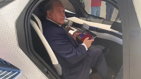 Ministro da Economia e do Mar, António Costa Silva, no protótipo do carro autónomo da Portugal autocluster, Oliveira de Azemèis.