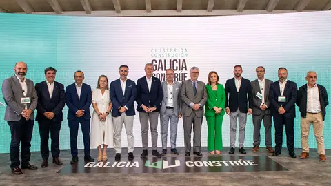 El presidente de la Xunta asiste al acto de presentación del Clúster de la Construcción Galicia Constrúe en Santiago de Compostela.