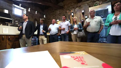 El conselleiro de Facenda e Administración Pública y el director de la Axencia Galega da Calidade Alimentaria participaron hoy en Navia de Suarna en la presentación de la nova IXP,