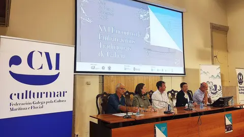 A directora xeral de Desenvolvemento Pesqueiro, Susana Rodríguez, e a xerente da Fundación Artesanía de Galicia, Elena Fabeiro, participaron na presentación da próxima edición do Encontro de Embarcacións Tradicionais de Galicia.
