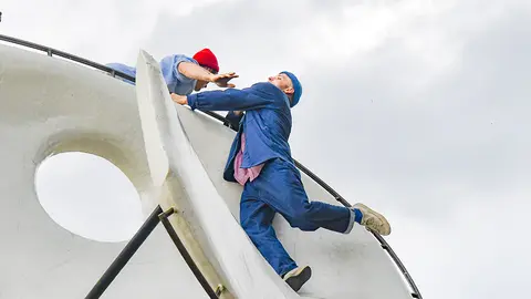 A compañía francesa Bivouac estará mañá martes ás 20,00 horas na Praza Central do Gaiás con entrada libre.