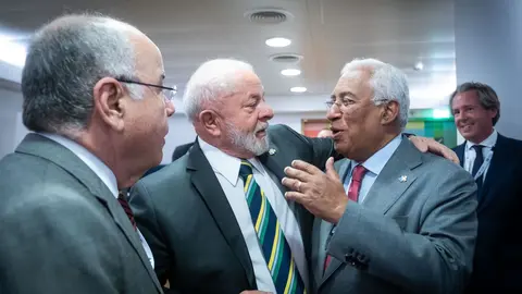 Primeiro-Ministro António Costa com o Presidente da República do Brasil, Lula da Silva, num intervalo da cimeira UE-CELAC, Bruxelas.