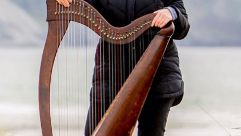 La arpista irlandesa Loise Kelly.
