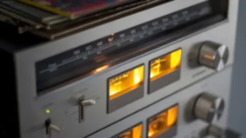 Ministério da Cultura repõe 30% como quota mínima obrigatória de música portuguesa nas rádios.