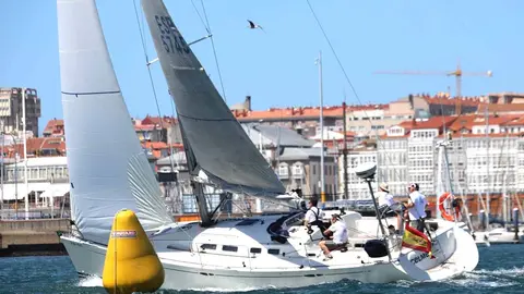 Celma del Náutico de Cabanas, cuando cruza la línea de llegada. PEDRO SEOANE.