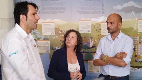 O alcalde do Porriño, Alejandro Lorenzo, xunto coa Directora de Calidade Ambiental, Sagrario Pérez, e o xerente da Axencia Galega de Emerxencias (AXEGA), Marcos Araújo.