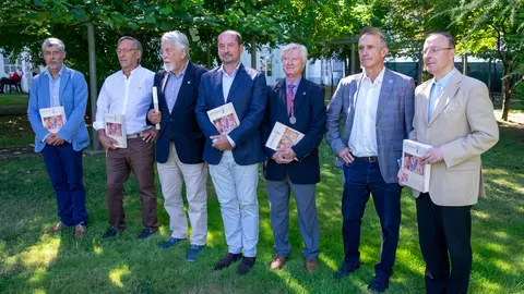 O director de Turismo de Galicia, Xosé Merelles, presentará o novo número da revista Ad Limina, un monográfico editado pola S.A Xacobeo sobre Cataluña e o Camiño de Santiago, coordinado polo profesor Carles Sánchez Márquez. 

foto xoán crespo
