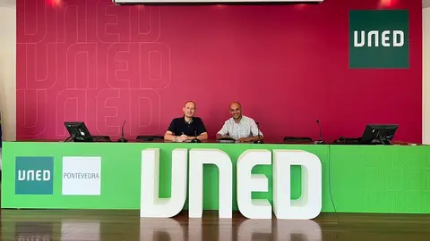 El alcalde, Alejandro Lorenzo, con la autoridad académica.