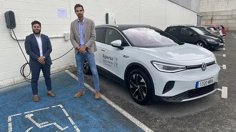 El director xeral de Planificación Enerxética e Recursos Naturais, Pablo Fernández Vila, visitó hoy en Burela (Lugo) el concesionario Apersa.
