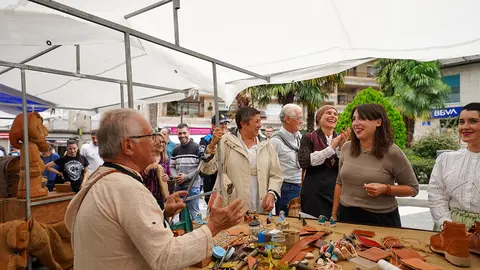 La conselleira de Economía, Industria e Innovación, María Jesús Lorenzana, visitó hoy la XV edición de esta feria.