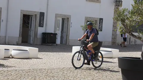 Ciclista português em Cascais.