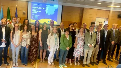 Foto de família do 2º Encontro de Agrupamentos Europeus de Cooperação Territorial da Península Ibérica, organizado pela Eurorregião Galicia-Norte de Portugal, em Vigo.