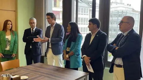 La nueva oficina fue inaugurada esta mañana por el delegado del Gobierno, el delegado Territorial de la Xunta, la subdelegada del Gobierno en Lugo y el presidente de la AIIG.
