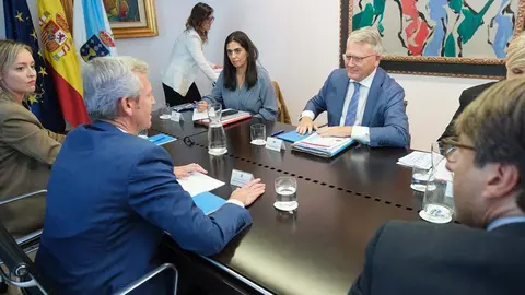 El presidente de la Xunta se reunió con Nicolas Schmit en Santiago de Compostela.