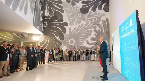 El presidente de la Xunta participó hoy en el 30º aniversario del CGAC con la inauguración de la exposición `Implosión: arte conceptual en la colección CGAC (1965-1975)´.