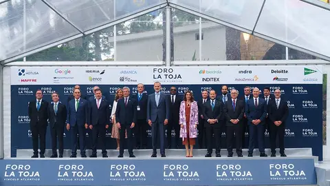 O titular do Goberno galego, Alfonso Rueda, participa na sesión inaugural do Foro La Toja Josep Piqué Vínculo Atlántico. No Centro de Convenciónss da Illa da Toxa,