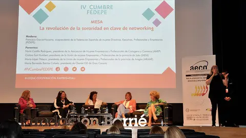 Mesa Revolución Sororidad.