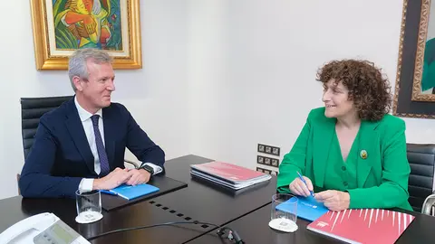 O presidente da Xunta, Alfonso Rueda, reúnese coa alcaldesa do Concello de Santiago, Goretti Sanmartín. Edificio Administrativo de San Caetano, Despacho da Presidencia, 02/10/23.