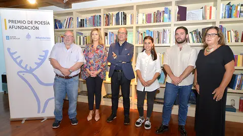 Coa premiada, Anxo Lorenzo Suárez, director xeral de Cultura da Xunta de Galicia, e Pedro Otero, director xerente de Afundación.