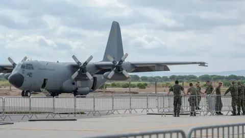 O Ministério dos Negócios Estrangeiros continua a acompanhar, em permanência, a situação dos cidadãos nacionais em Israel, bem como os desenvolvimentos do conflito.