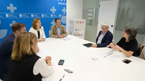 A vicepresidenta segunda e conselleira de Medio Ambiente, Territorio e Vivenda e o conselleiro do Mar reuníronse co Observatorio do Litoral.