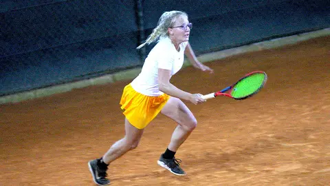 La alicantina Charo Esquiva escala puestos alcanzando también el cuadro de cuartos.