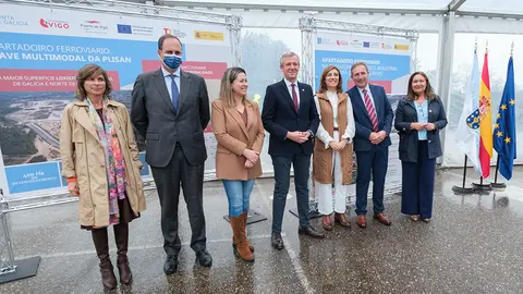 El presidente del Gobierno gallego participó en el inicio de las obras del apartadero ferroviario en la plataforma logística