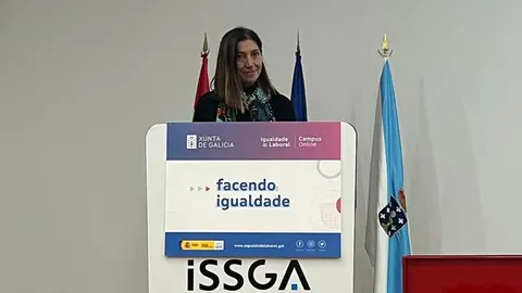 Elena Mancha en un taller formativo sobre el edadismo en el mercado laboral con el foco puesto en la discriminación y la protección de la salud.