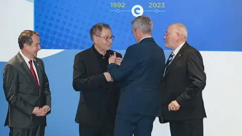 El presidente de la Xunta participó en el acto de entrega de la Medalla de Oro del Círculo de Empresarios de Galicia al diseñador Roberto Verino.