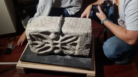 Metopa románica de Santaigo de Bembrive.