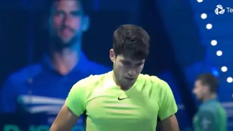 Alcaraz empezó mal el segundo set, su lenguaje corporal ya no era el mismo que al inicio del partido.