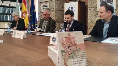 El acto de presentación ha contado con las intervenciones del director del IEGPS, Pablo S. Otero Piñeyro Maseda; de María Gloria de Antonio Rubio, autora de la obra y ayudante de investigación de I+D+i en el IEGPS; de Cesar Lorenzo, representante de la editorial; y del secretario xeral de Política Lingüística de la Xunta de Galicia, Valentín García Gómez.