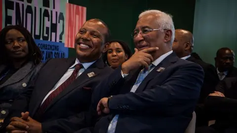 O Primeiro-Ministro garantiu que Portugal está empenhado na transição para energias limpas e sustentáveis - não apenas no seu país, mas no mundo, e em particular no continente africano.