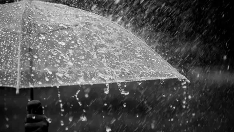 Agárdase unha precipitación acumulada en 12 horas de 80 mm.