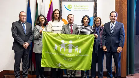 Entrega de bandeiras as autarquias familiarmente responsaveis, em Coimbra.