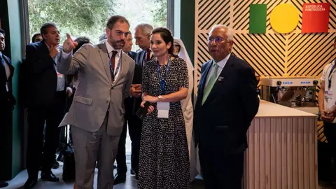 Primeiro-ministro António Costa na COP28, com o ministro do Ambiente e Ação Climática, Duarte Cordeiro, e a secretária de Estado da Energia e Clima, Ana Fontoura Gouveia.