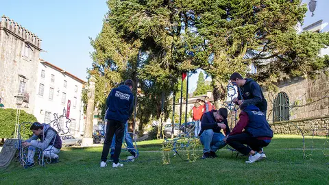 Este ano e pela primeira vez, instalaram um painel led numa das varandas do Paço do Marquês, que permite passar mensagens de natal aos limianos e a todos os visitantes.