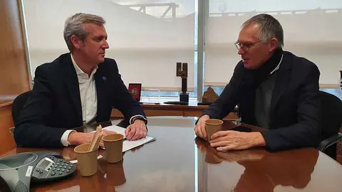 O presidente da Xunta, Alfonso Rueda, reuniuse co CEO de Stellantis, Carlos Tavares.